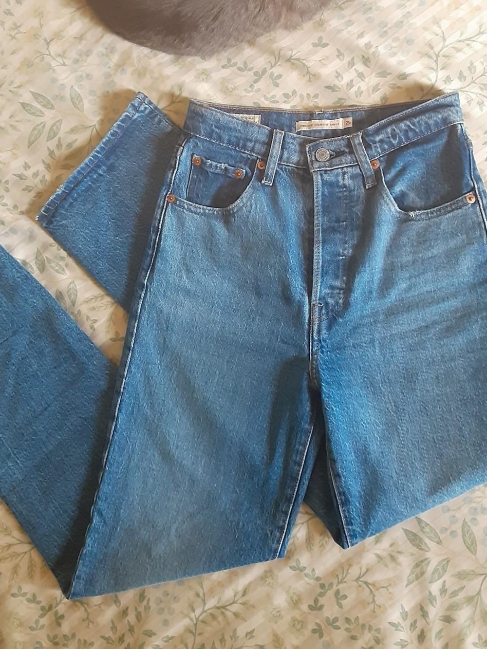 Levi’s Ribcage Jeans - Picture 2 of 7